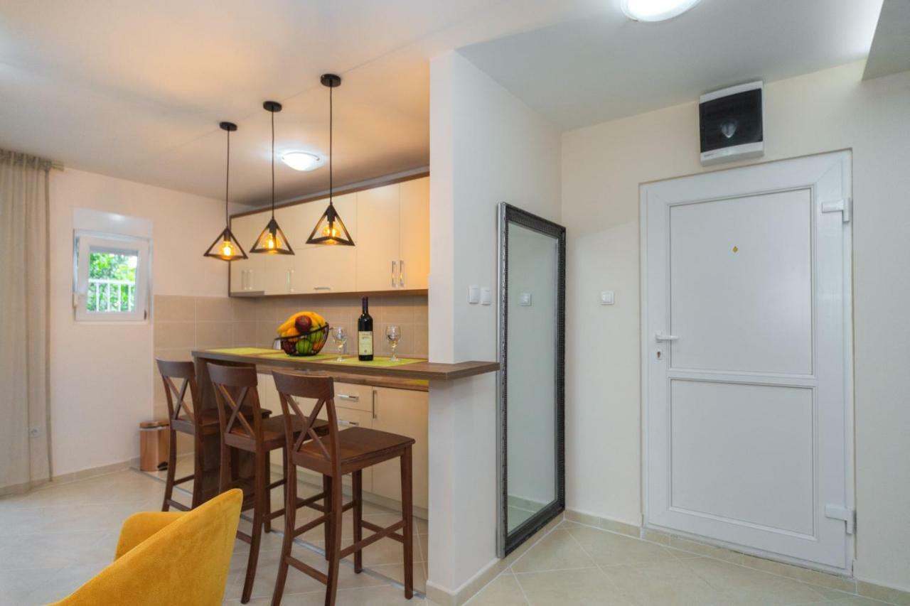 Apartmani Tref Petrovac na moru Exterior foto